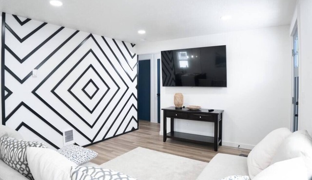 Beautiful Remodeled Home! 3 BD, 1 BTH w/Hot Tub!