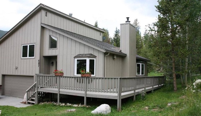 Beautiful Remodel retreat in forest, minutes to Keystone and Breckenridge