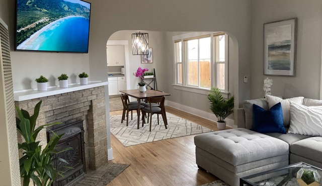 Beautiful remodeled 2 bedroom home near the Rio Grande river