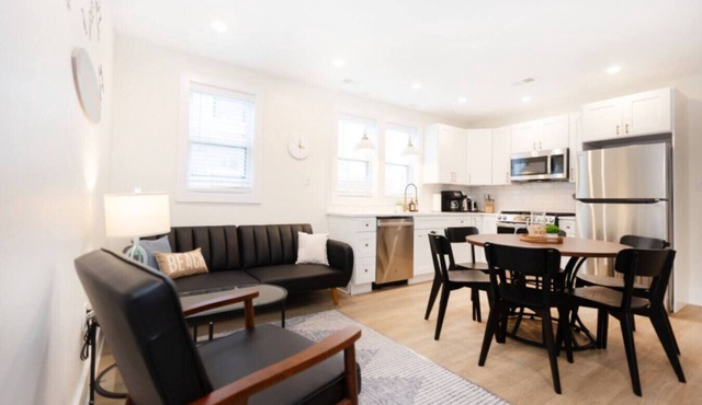 Beautiful remodeled 3 bdr condo 200 ft from beach
