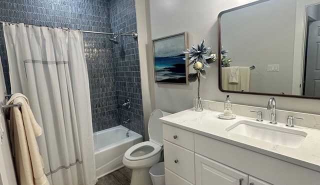 Beautiful Remodeled Downtown Naples Penthouse Condo Right off 5th Avenue.