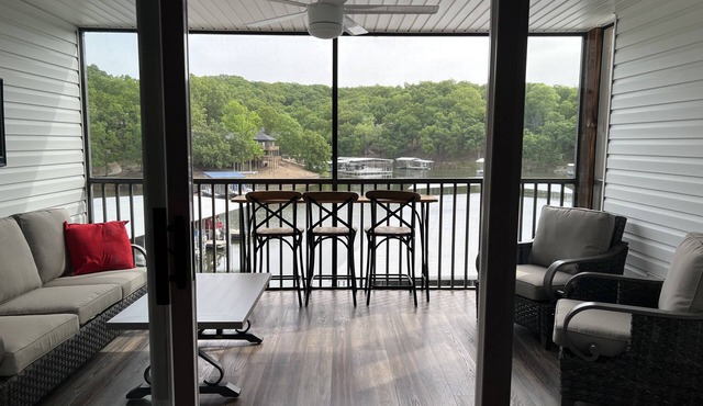 Beautiful Remodeled Fully Furnished 2BR 2BA Condo W/Pool