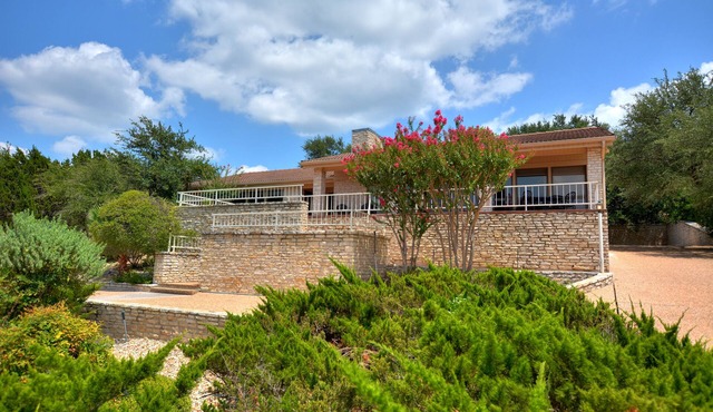 Beautiful remodeled lake view home, Modified new rates for fall.
