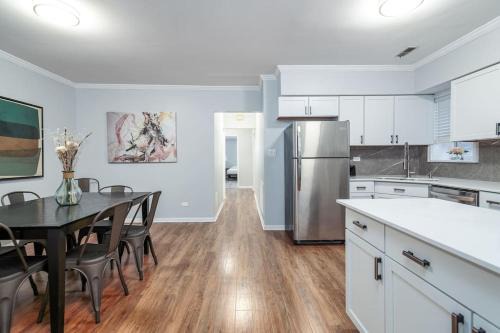 Beautiful Remodeled Penthouse Unit in Old Town