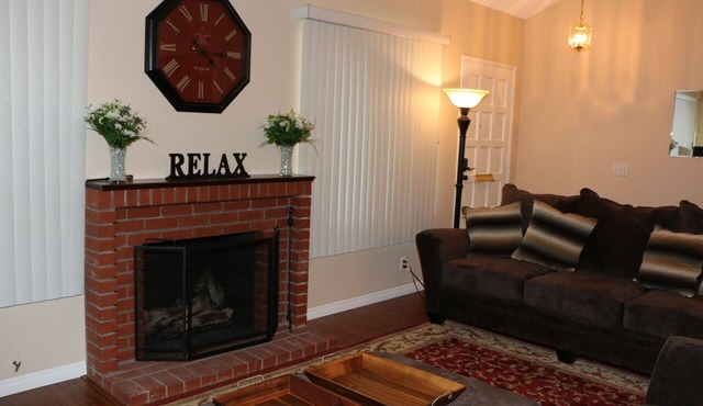Beautiful Remodeled Townhome w/Quick Walk to the Disney Resort & Conv. Center