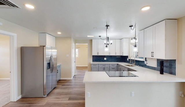 Beautiful Remodeled Single Family Home Near Freeway Access Shopping and Dining