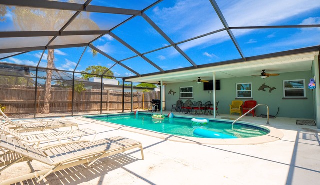 Beautiful Remodeled 4 bed/2 bath house w/Pool