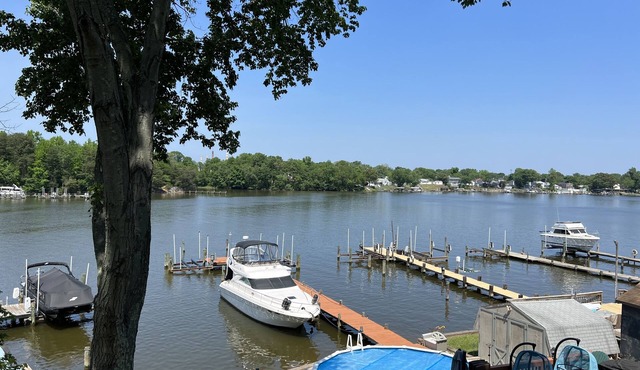 Beautiful remodeled waterfront home - 20 minutes from Baltimore!