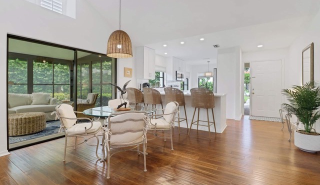 Beautiful, Remodeled Villa Within Walking Distance to Vanderbilt Beach!
