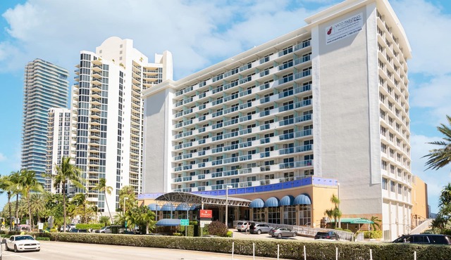 Beautiful renovated condo in Sunny Isles on the beach!