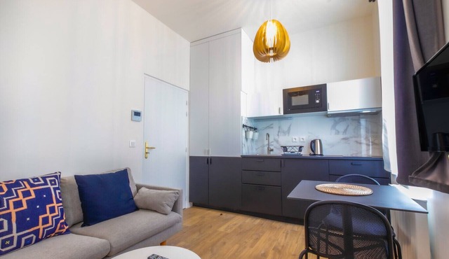 Beautiful renovated apartment for 2 in front of the Gare Saint-Jean