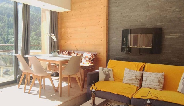 Beautiful Renovated Apartment at the Foot of the Slopes in Isola 2000