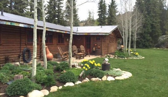 Beautiful Renovated Fishing Cabin On Taylor River! Private Fishing!