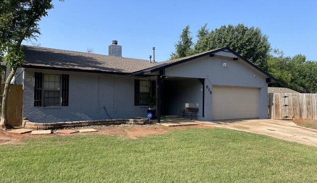 Beautiful renovated home within 3miles of OU. Easy access to I-35.