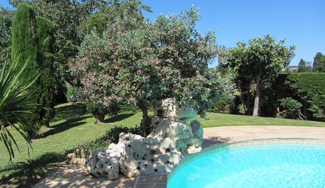 Beautiful renovated independent house with swimming pool and large enclosed garden