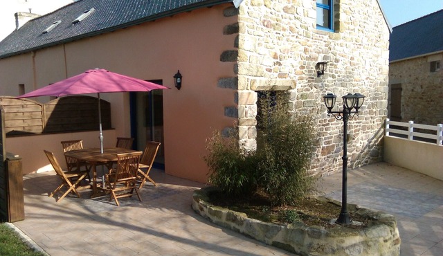 Beautiful renovated longère in the countryside and 10 km from the sea