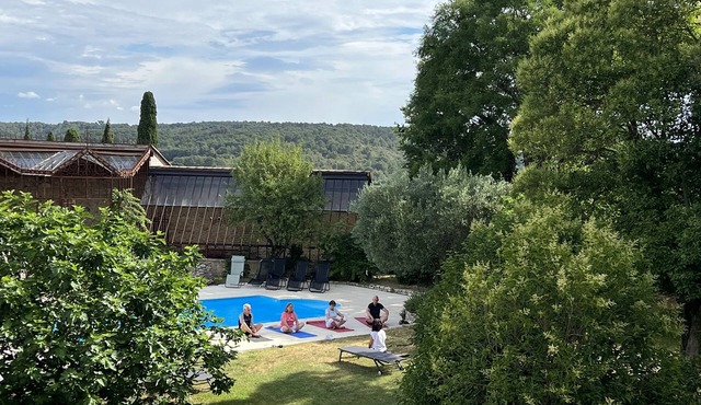 Beautiful renovated Mansion. Family friendly with large secluded garden and pool