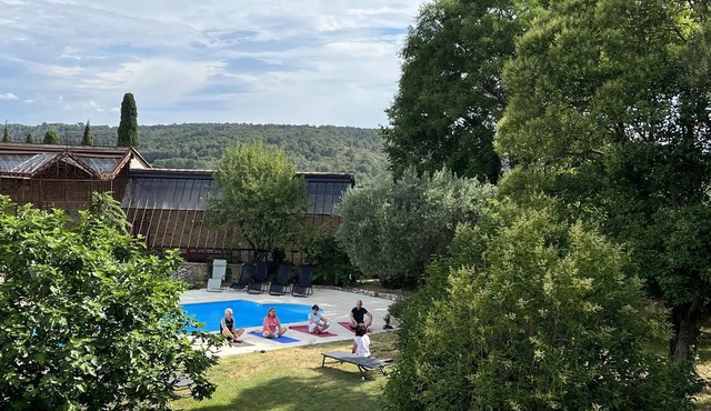 Beautiful renovated Mansion. Family friendly with large secluded garden and pool