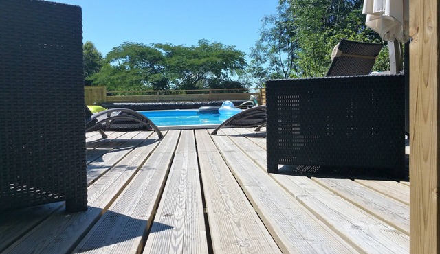 Beautiful renovated modern barn - heated pool july and august + jacuzzi.