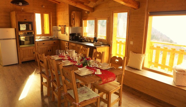 beautiful renovated mountain cottage for skiing, cycling, mountain biking, hiking