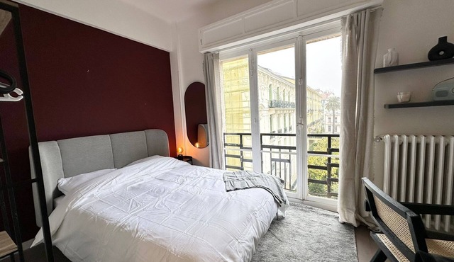 Beautiful renovated studio carré d'or