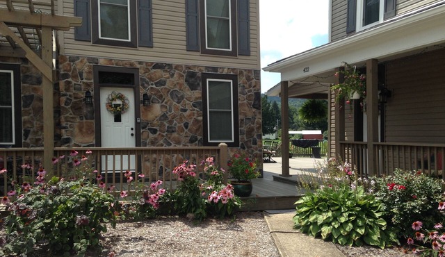 Beautiful rental, with a spectacular view of the confluence of three rivers.