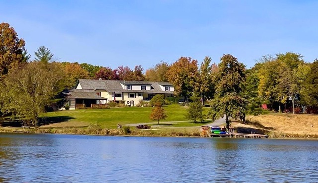 Beautiful resort-like property in rural Missouri on 185 acres