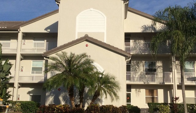 Beautiful Resort Style Condo in Sunny Florida, Enjoy Golfing, Tennis/Pickleball