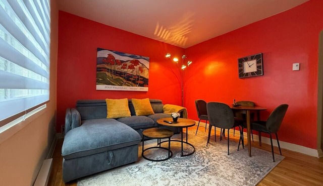 Beautiful rest and adventure hub! Montreal`s Best!