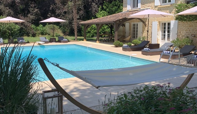 Beautiful restored country house near Sarlat, 2 minutes walk to lake with beach