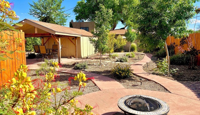 Beautiful Retreat Home in The North Valley - 2 miles from Dtwn Albuquerque