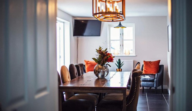 Beautiful Retreat - Hot Tub, Stunning Views & Late Checkout - Abergavenny