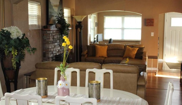 Beautiful retreat, hot tub & outdoor living space.