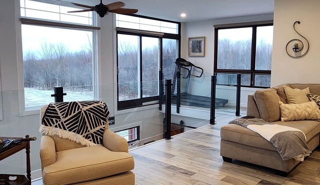 Beautiful retreat on 16 acres of tranquil views and trails, close to everything!
