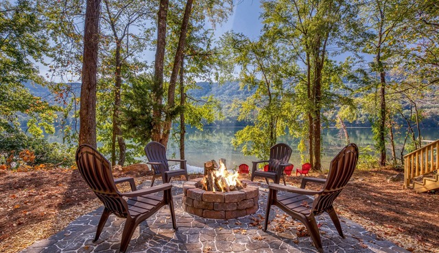 Beautiful river cabin in the heart of the Tennessee River Gorge.