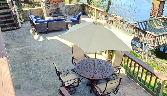 Beautiful River Front Cabin with Private Dock! Perfect spot for Trout Fishing!