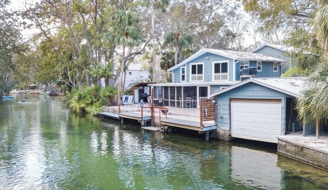 Beautiful River Front Home-Best on the Weeki Wachee-Read OUR FIVE STARS Reviews