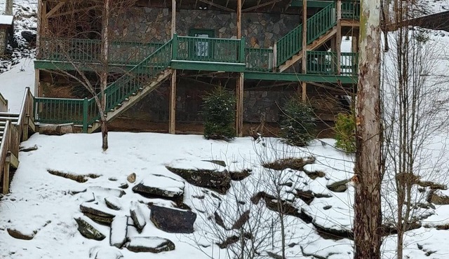 Beautiful River Front Cabin-Piney Creek, NC