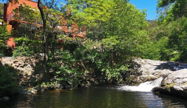 Beautiful River-front Apartment with Natural Pool