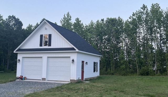 Beautiful River Home with fun amenities! Pet friendly!