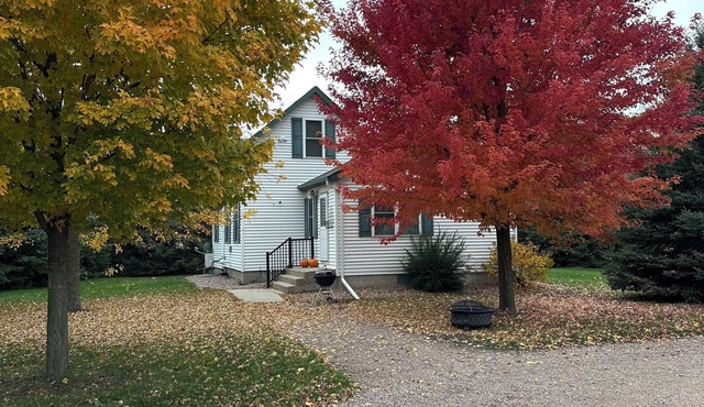 Beautiful River Valley Home on Working Tree Farm!