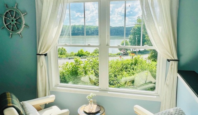 Beautiful River View spacious 3-bedroom house w/AC-WiFi- Ark -Creation Museum