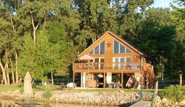 Beautiful Riverfront Home on the Mississippi!
