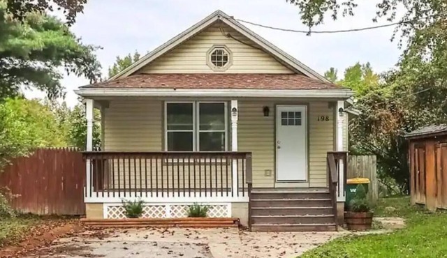 Beautiful Riverside Bungalow Steps Away From RIT