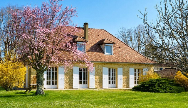 Beautiful riverside home on the Dordogne River