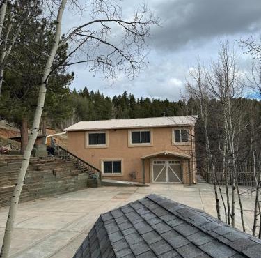 Beautiful Rocky Mountain Home with views on 1 acre