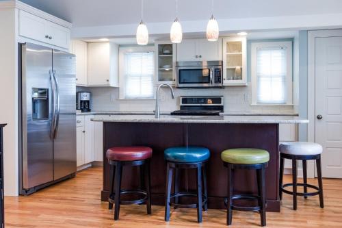 Beautiful & Romantic 1BR Cottage w/Beach Locker