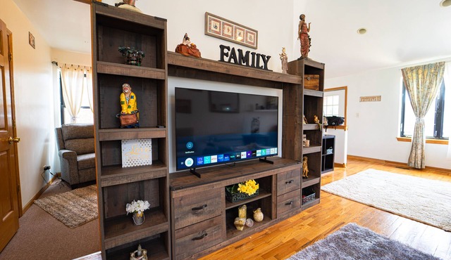 Beautiful & Romantic Apartment In Midway!