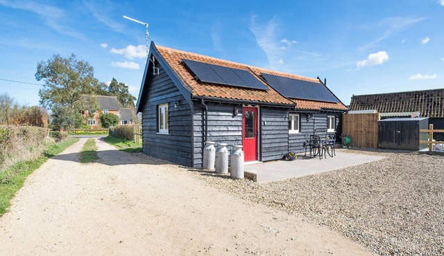 Beautiful romantic converted barn located in a quiet setting.