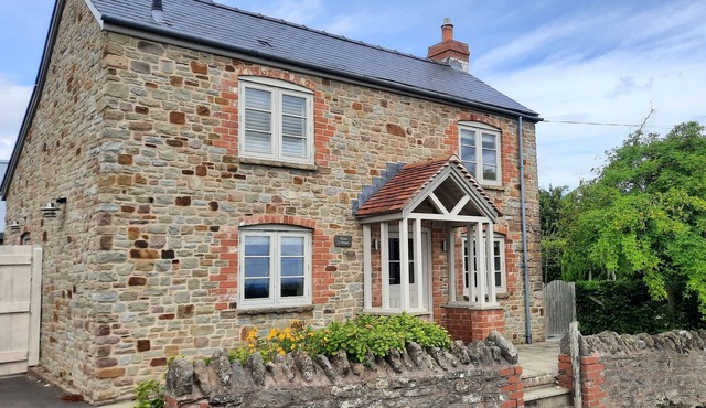 Beautiful-Romantic, luxurious cottage with stunning views